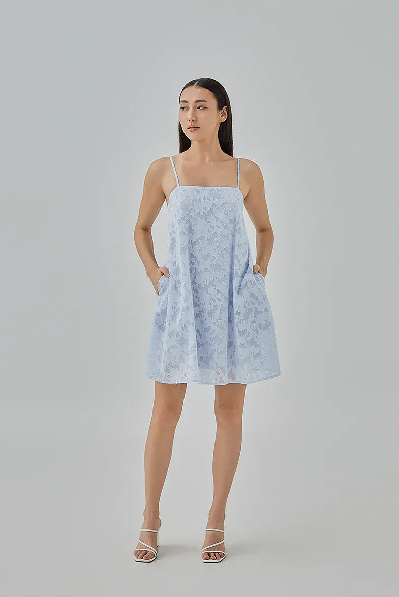 A person in a dress

Description automatically generated